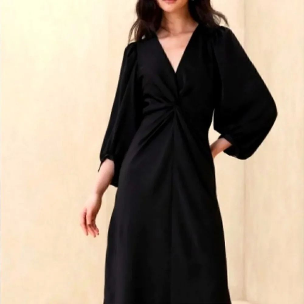 BANANA REPUBLIC TWIST-FRONT
MIDI DRESS